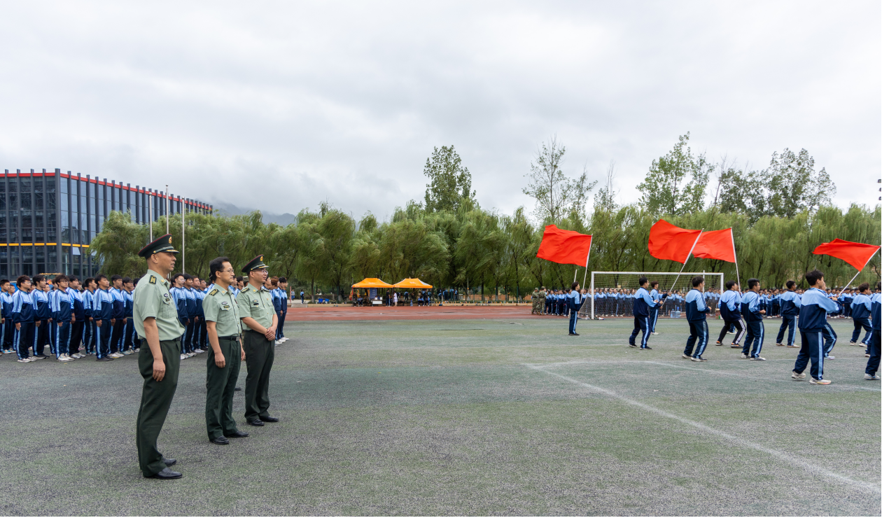 西安明德理工学院军训特辑 英模老兵亲临现场宣讲 军事机构领导来校督察 西安明德理工学院军训特辑 英模老兵亲临现场宣讲 军事机构领导来校督察